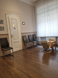 J & J Dent Kft. Dentist