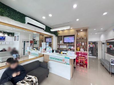 คลินิกทันตกรรมอรุณโรจน์ Arunroj Dental Clinic Top Dentists for Dental Implant and Orthodontic treatment room in Pattaya