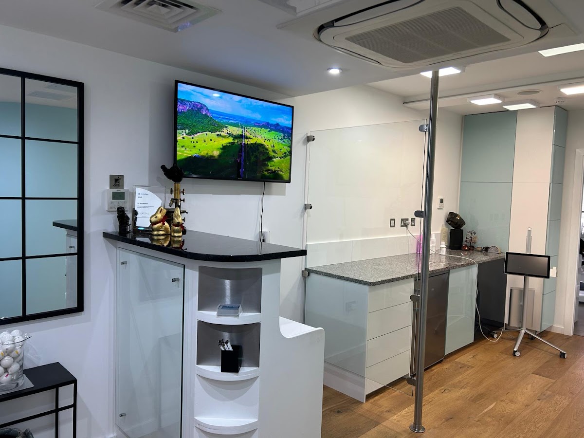 London Specialist Dentists - dental clinic in London, United Kingdom