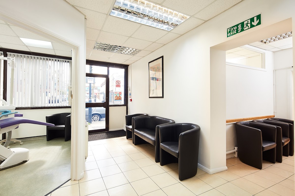 London Dental Smiles - dental clinic in London, United Kingdom