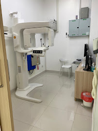 คลินิกทันตกรรมอรุณโรจน์ ไร่วนาสินธุ์ Arunroj Dental Clinic Raiwanasin Top Dentists for Dental Implant and Orthodontic