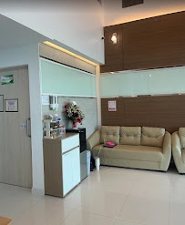 คลินิกทันตกรรมอรุณโรจน์ ชัยพรวิถี - Arunroj Dental Clinic Chaiyaphonwithi Top Dentists for Dental Implant and Orthodontic