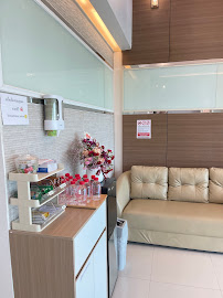 คลินิกทันตกรรมอรุณโรจน์ ชัยพรวิถี - Arunroj Dental Clinic Chaiyaphonwithi Top Dentists for Dental Implant and Orthodontic