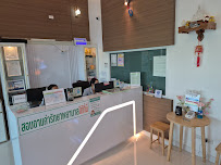 คลินิกทันตกรรมอรุณโรจน์ ชัยพรวิถี - Arunroj Dental Clinic Chaiyaphonwithi Top Dentists for Dental Implant and Orthodontic