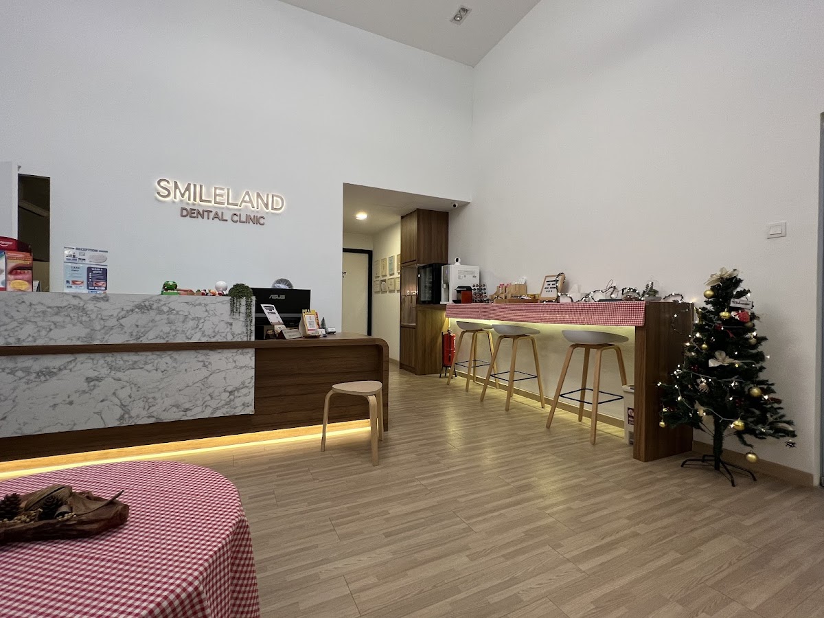 Smileland Dental Clinic - dental clinic in Petaling Jaya, Malaysia