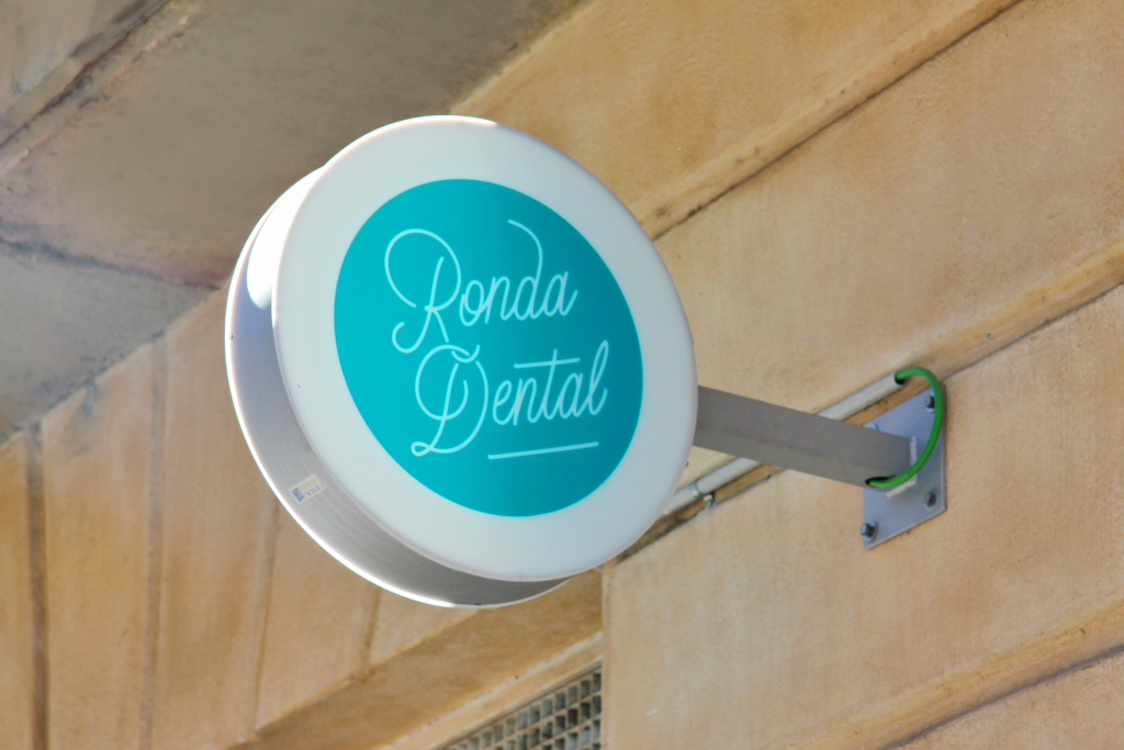 Clínica Ronda Dental - dental clinic in Barcelona, Spain