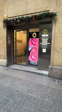 Advanced Dental & Medical Clinic · Implantes, Carillas, Alineadores Invisalign · English & Russian spoken