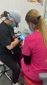 Advanced Dental & Medical Clinic · Implantes, Carillas, Alineadores Invisalign · English & Russian spoken
