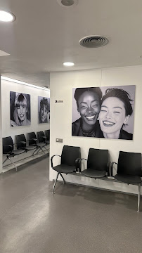 Advanced Dental & Medical Clinic · Implantes, Carillas, Alineadores Invisalign · English & Russian spoken