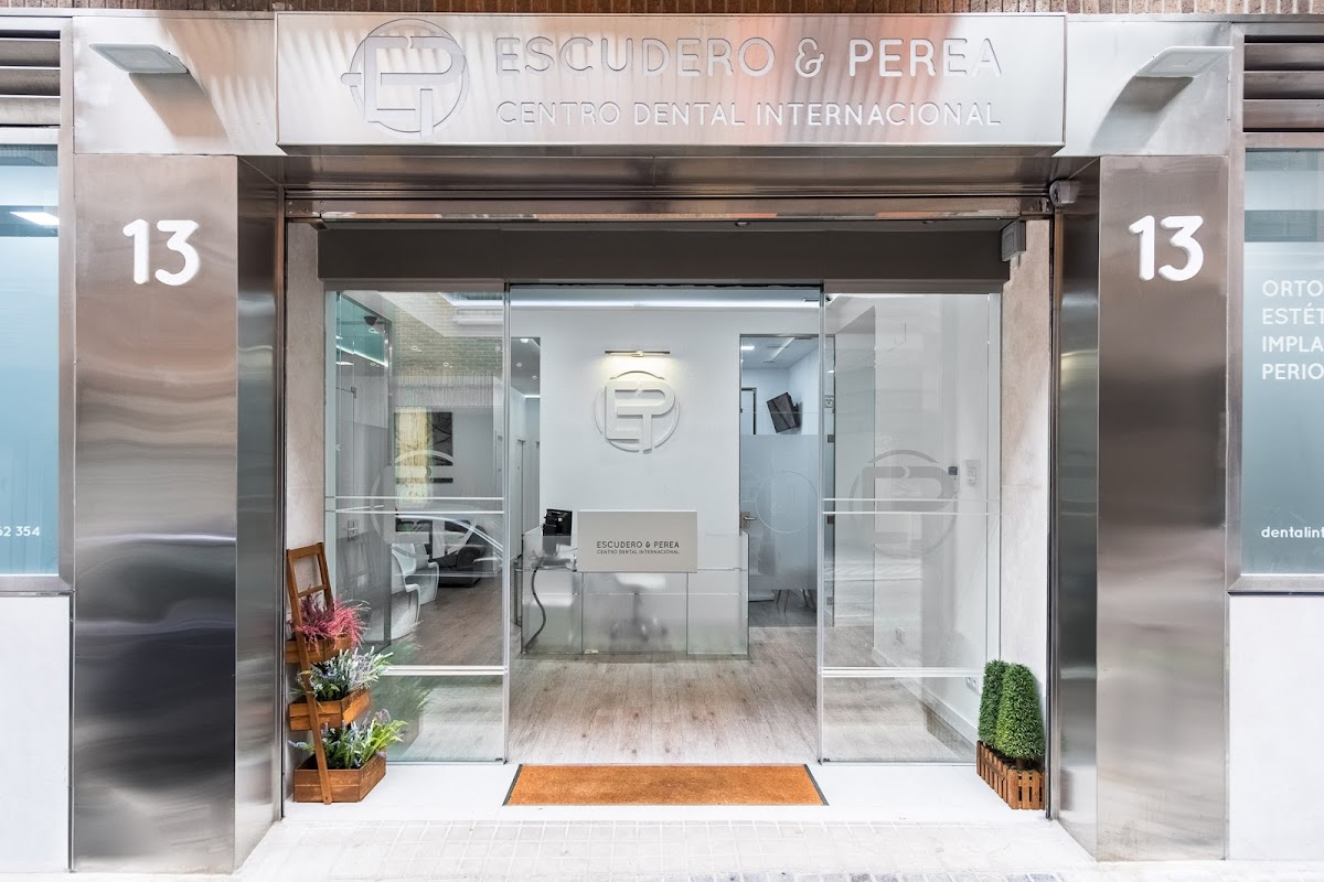 Centro Dental Internacional. Implantes dentales. Ortodoncia. Estetica dental. Odontopediatra.Blanqueamiento. Carillas - dental clinic in Madrid, Spain