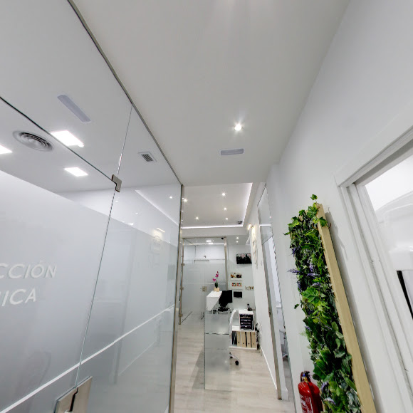 Centro Dental Internacional. Implantes dentales. Ortodoncia. Estetica dental. Odontopediatra.Blanqueamiento. Carillas