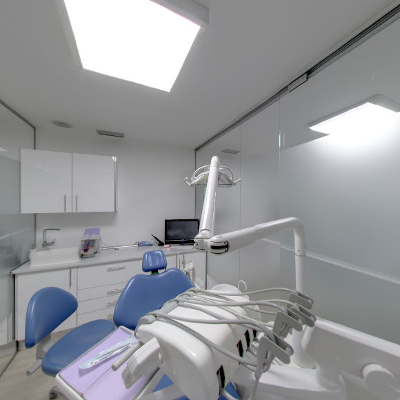 Centro Dental Internacional. Implantes dentales. Ortodoncia. Estetica dental. Odontopediatra.Blanqueamiento. Carillas