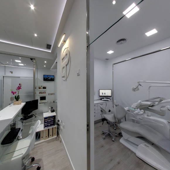 Centro Dental Internacional. Implantes dentales. Ortodoncia. Estetica dental. Odontopediatra.Blanqueamiento. Carillas