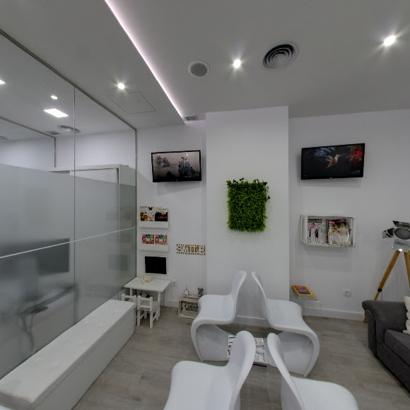 Centro Dental Internacional. Implantes dentales. Ortodoncia. Estetica dental. Odontopediatra.Blanqueamiento. Carillas