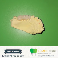 JSMILE Dental I Perawatan Saraf Gigi, Gigi Bungsu, Dental Implant & Orthodontic