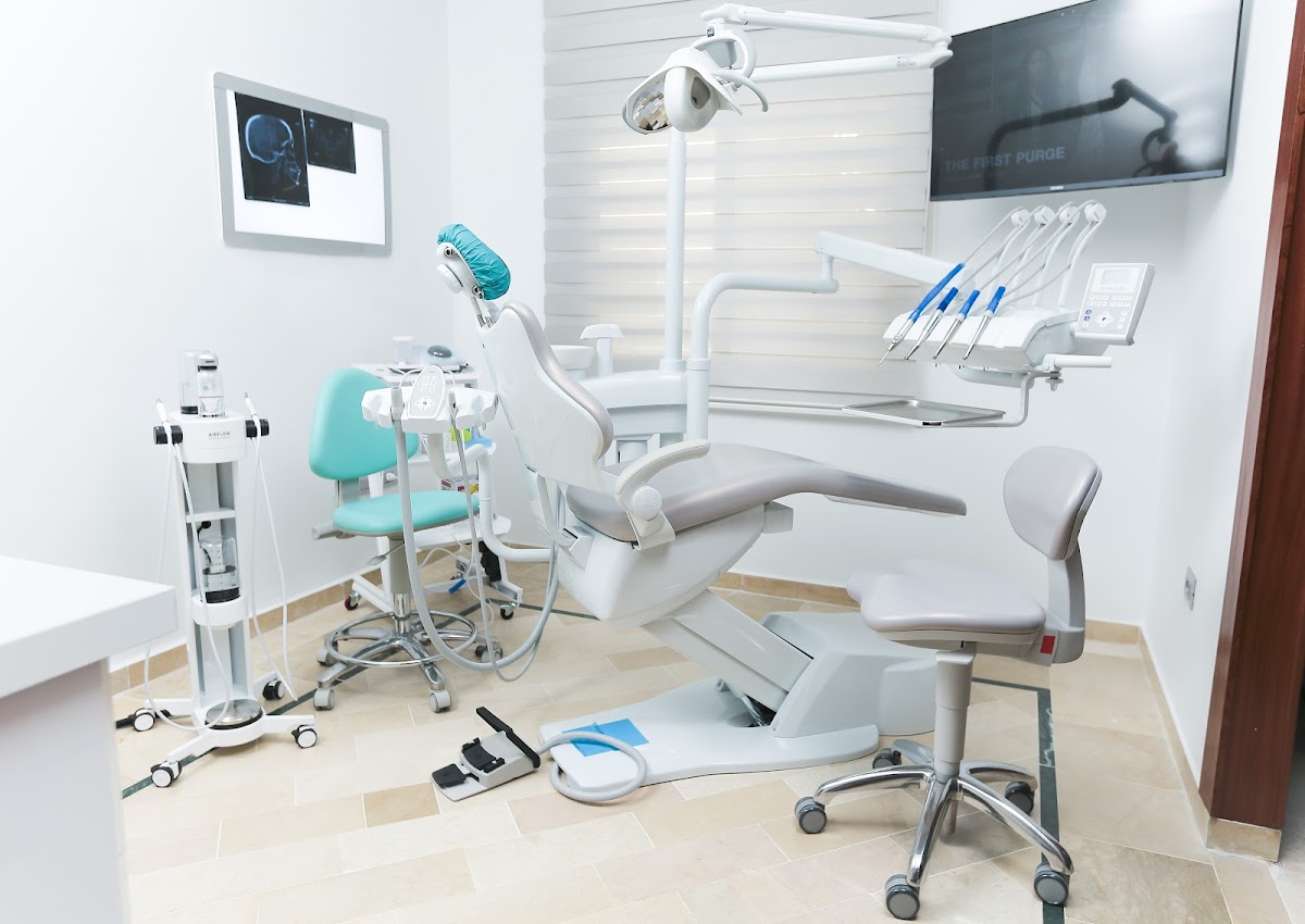 Cabinet Dr. Aslem Gouiaa Parodontologie - Implantologie Orale - dental clinic in Tunis