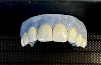 Cabinet dentaire Dr Amine Mlayah - Implantologie, esthétique dentaire, prothèses dentaire, invisalign