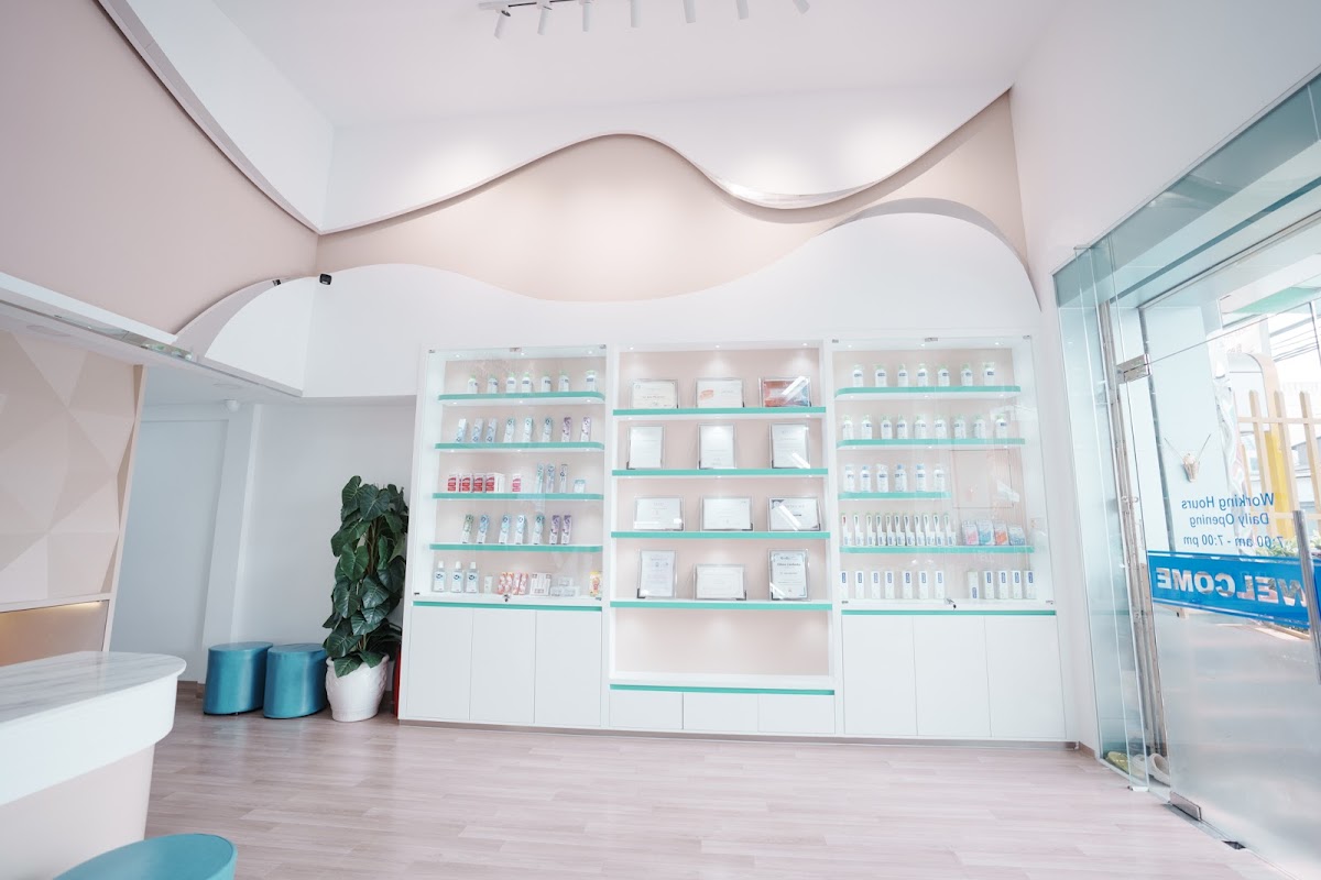 Moral Dental Clinic dental team