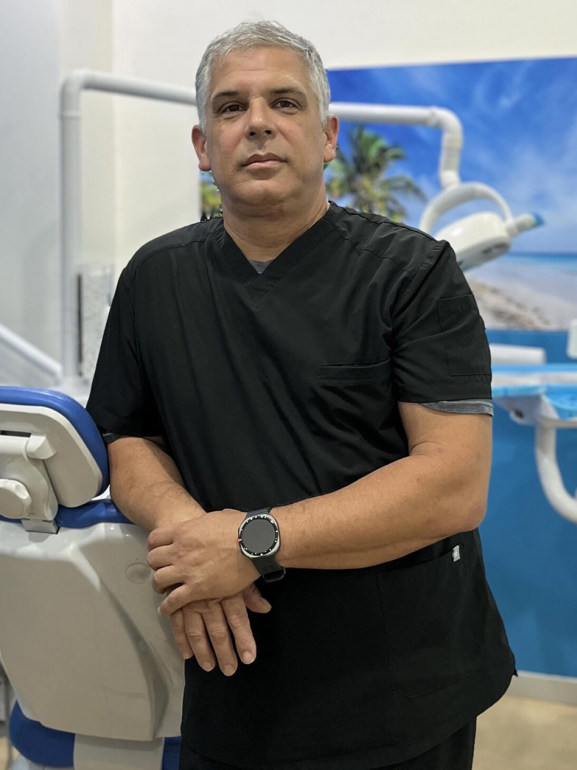 Dr. José Luzardo Small - Oral Surgery