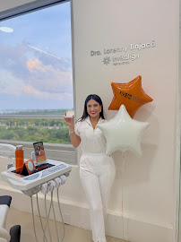 Dra. Lorenny, Ortodoncia e Invisalign