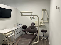 Dentaltek - Implantes Dentales / Drs. Alonsoguerra