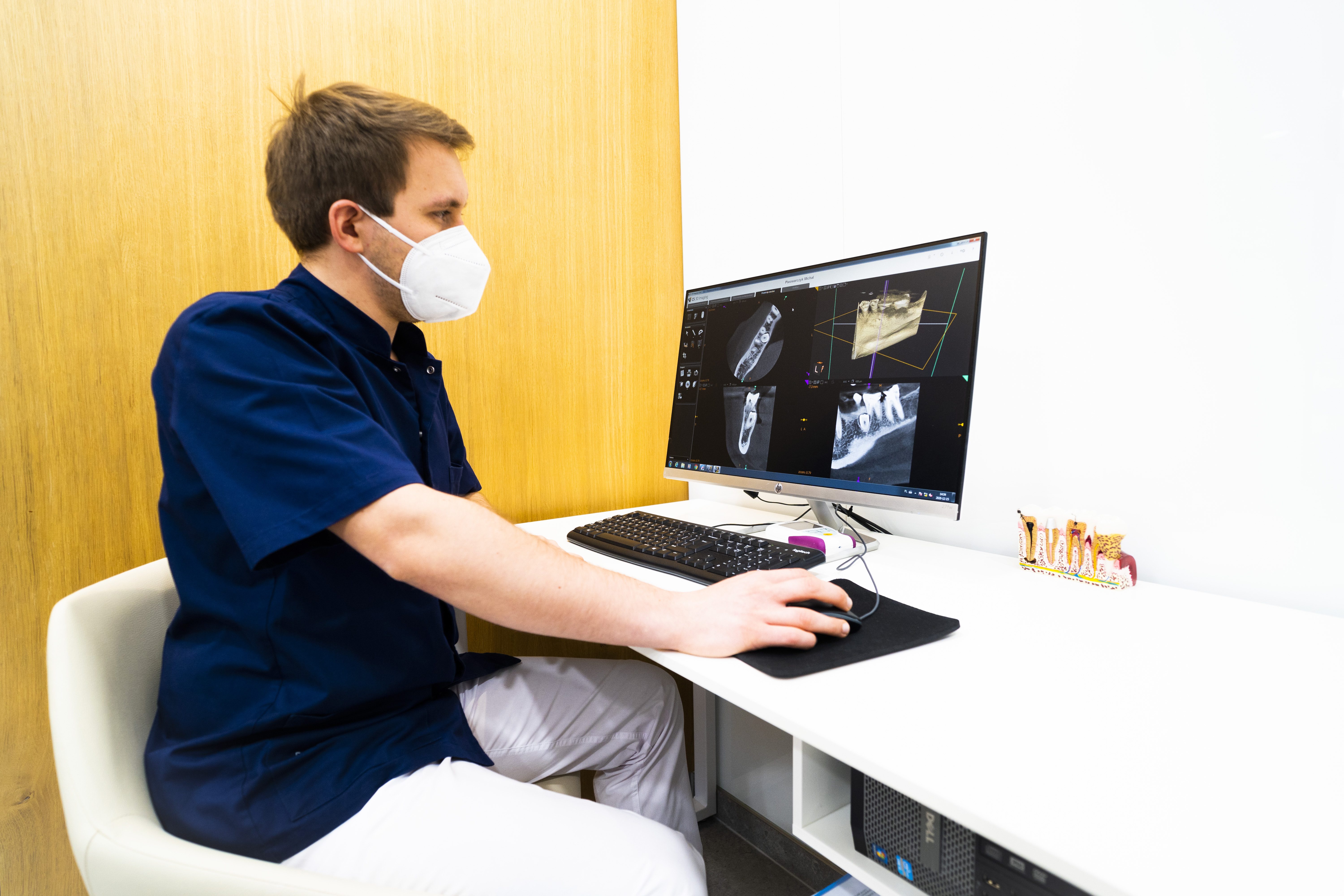 DDS Wojciech Kubik - Oral surgery, implantology, endodontic microsurgery