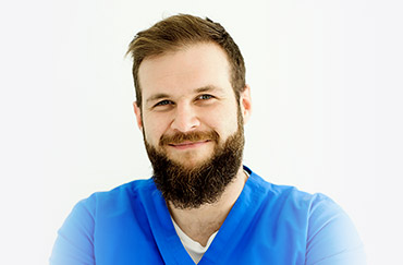Dentist Patryk Stępień - Surgery and implantology