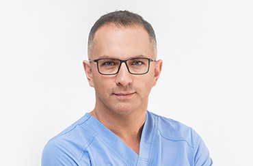 Dentist Dariusz Wilisowski - Implantology and surgery