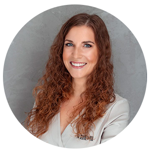 Dentist Karolina Jakubiak-Szczęsna - Prosthodontics, implant restoration, esthetic dentistry