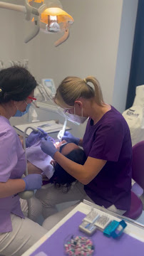 ADM DENTAL CLINIC | Stomatologia Warszawa – implanty – ortodoncja – korony – endodoncja – bonding – wybielanie