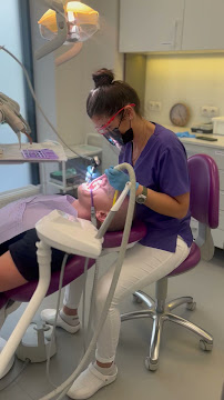 ADM DENTAL CLINIC | Stomatologia Warszawa – implanty – ortodoncja – korony – endodoncja – bonding – wybielanie