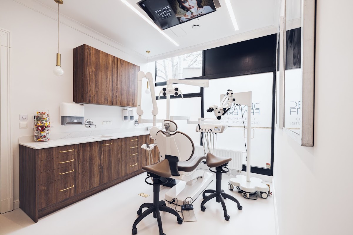 Dental Fraternity Śródmieście - Implanty, Licówki, Bonding - dental clinic in Warsaw