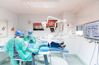 Dental Clinic Reina Victoria 70