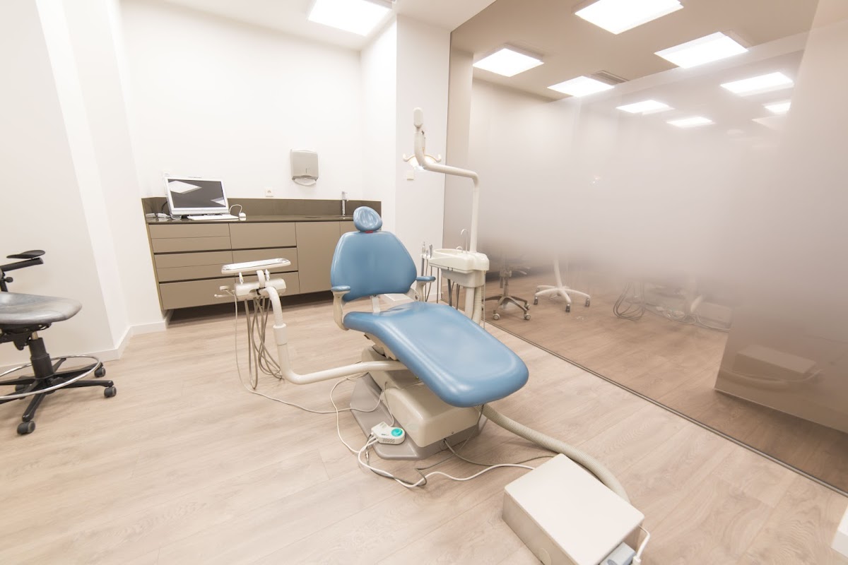 Clínica Dental Perios Salanova Valencia - dental clinic in Valencia