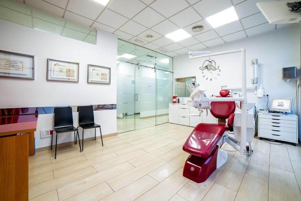 Emedent Clínica Dental - dental clinic in Valencia