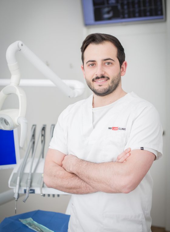 Surgeon (Cirujano) Javier Barberá - Oral surgery
