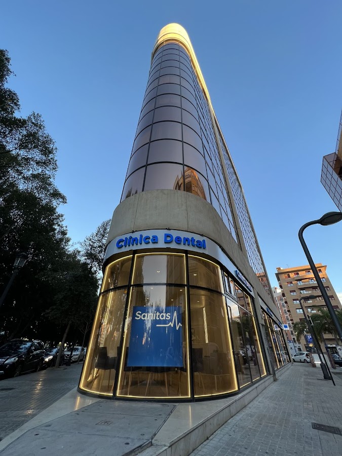Clínica Dental Sanitas Milenium Palau - Alameda - dental clinic in Valencia, Spain