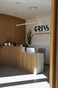 Grins & Co. Odontología avanzada