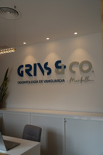 Grins & Co. Odontología avanzada
