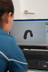 Grins & Co. Odontología avanzada