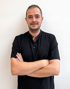 Dt., Oral Surgeon Emin Özdemir - Oral Surgery and Prosthetics