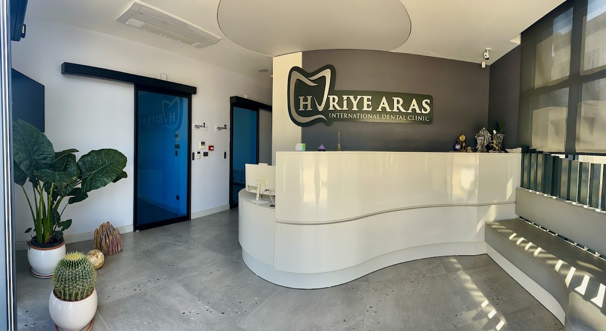 Huriye Aras International Dental Clinic- İMPLANT TEDAVİSİ -HOLLYWOOD SMİLE-GÜLÜŞ TASARIMI DİŞKLİNİĞİ Bodrum - dental clinic in Bodrum