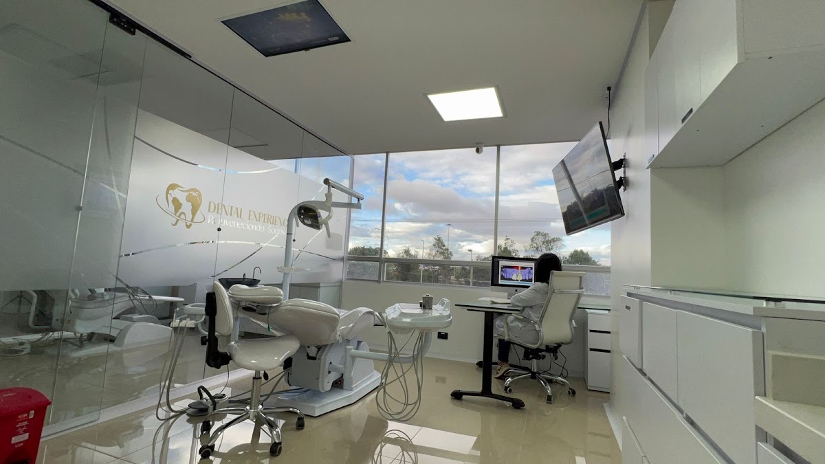 Diseño de sonrisa / Dental Experience / Blanqueamiento dental/ implantes Dentales - dental clinic in Bogota, Colombia