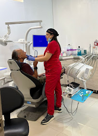 Clinica Dental Smile Makeover Cartagena l Odontólogos Cartagena l Fluent English