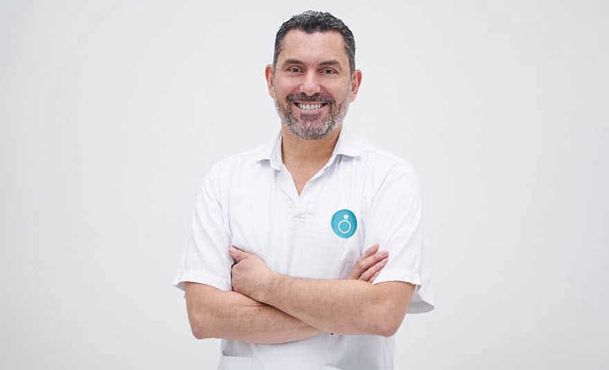 Director and General Dentist Carlos Acevedo - General dentistry