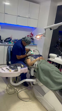 Dr. Mauricio Arias - Odontólogo Experto en Medellín English Dentist