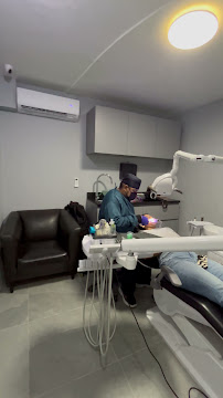 ROSENBER DENTAL (clínica dental)