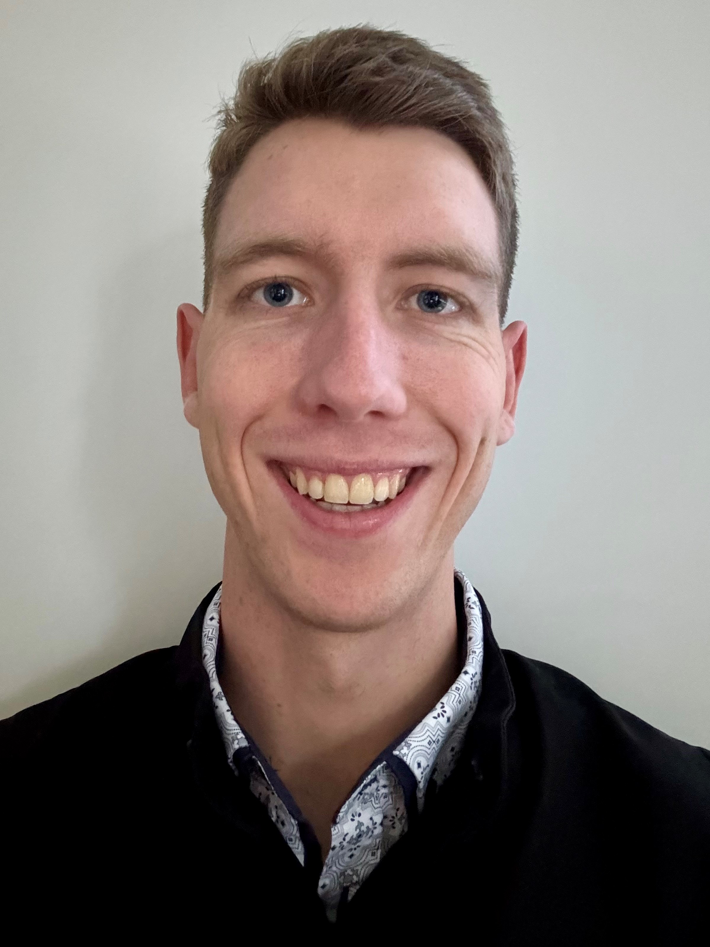 Dentist Sean Phillips - Full-face orthodontics, implant surgery, minimally invasive dentistry