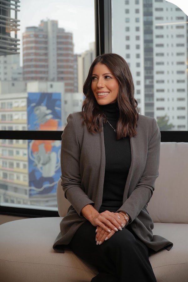 Teeth whitening by Dr. Camila Pimenta | Dentist in São Paulo - dental clinic in São Paulo