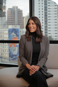 Teeth whitening by Dr. Camila Pimenta | Dentist in São Paulo